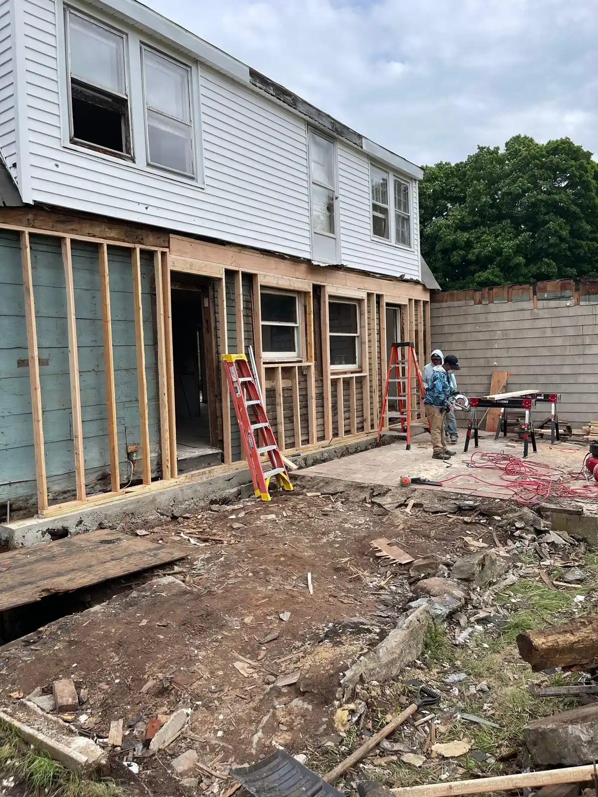 Side by side comparison of vinyl and fiber cement siding on Connecticut home